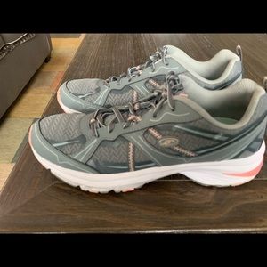 Women’s Sz. 10M - Dr. Scholl’s PERSUE Shoes.  Pretty Gray With Pink Trim.